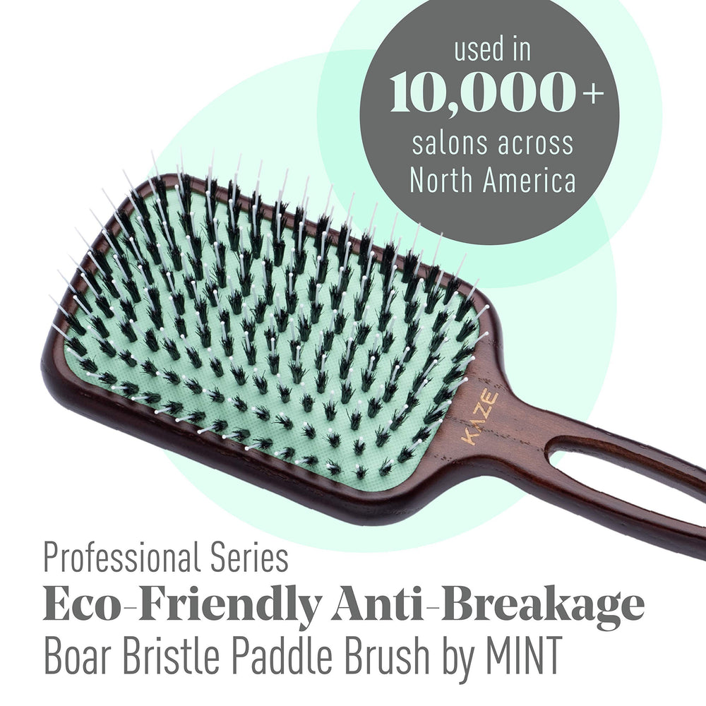 Brosse Mint paddle poils sanglier et nylon nourrissent les cheveux sans tiraillement.