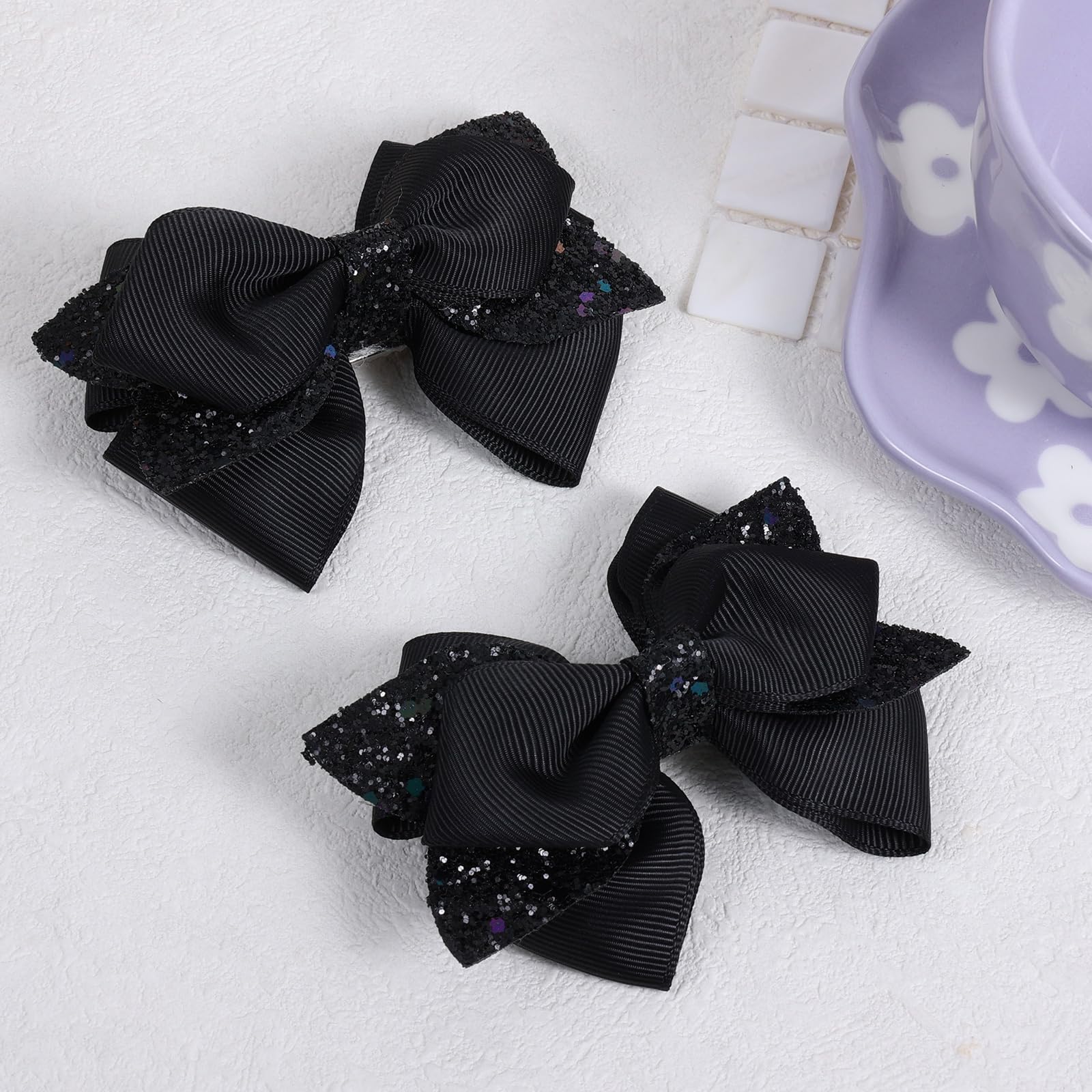 Barrette Miroksh ruban noir brillant paillettes, parfait pour une tenue chic.