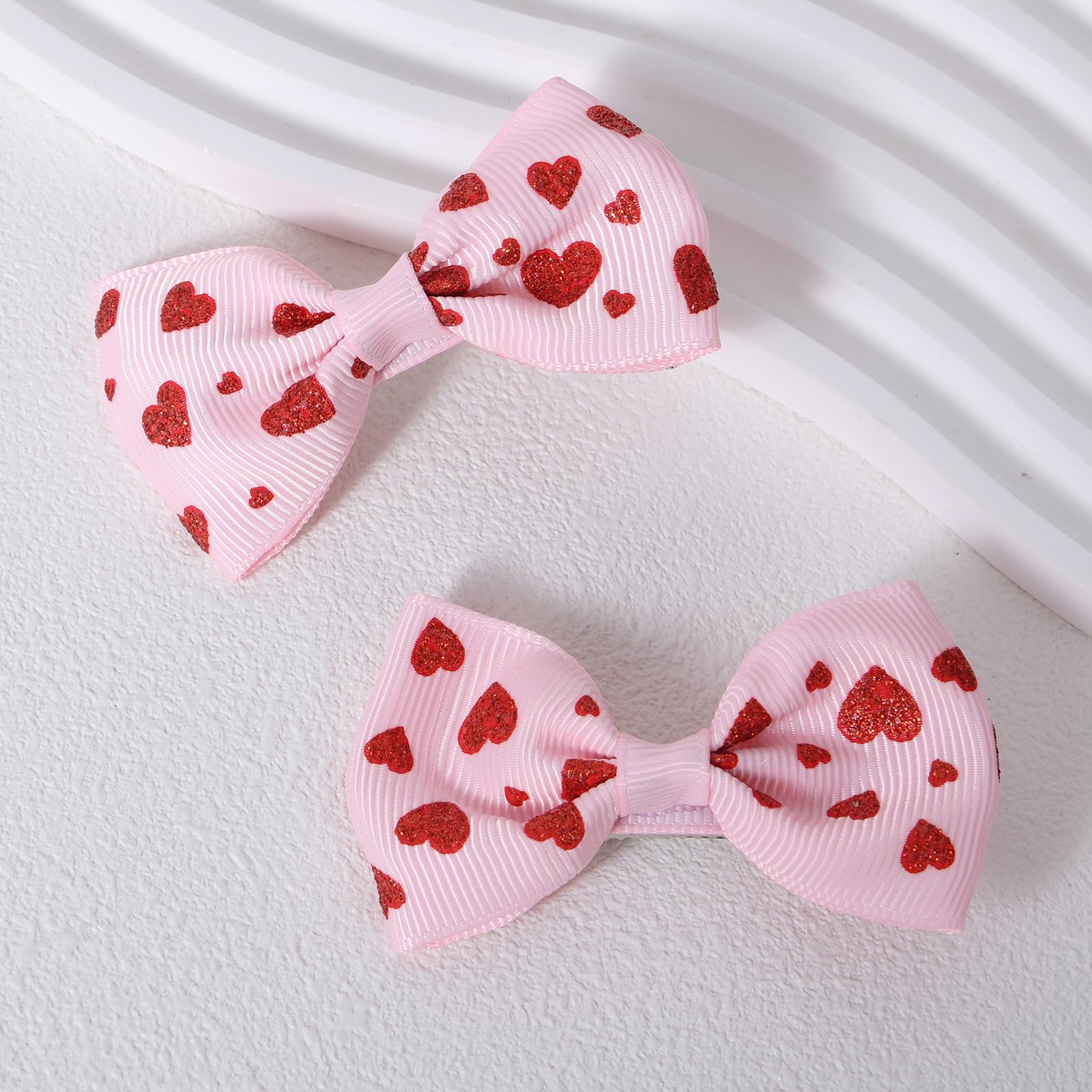 Barrettes Miroksh cœur rouge 10 cm, accessoire élégant pour tenues de fêtes et photos.