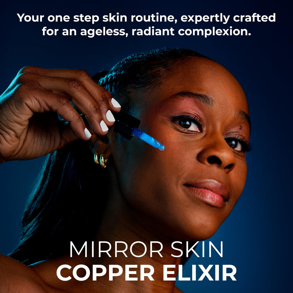 Application du sérum MIRROR SKIN sur la peau, fermeté et éclat potentiels.