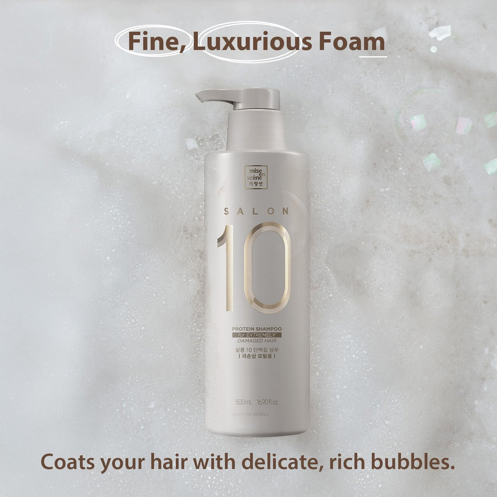 Mains appliquant le Shampoing Mise En Scene pour une distribution facile