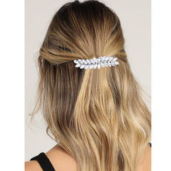Barrette Miskate rhinestones et motif fleur-feuille pour un accent délicat