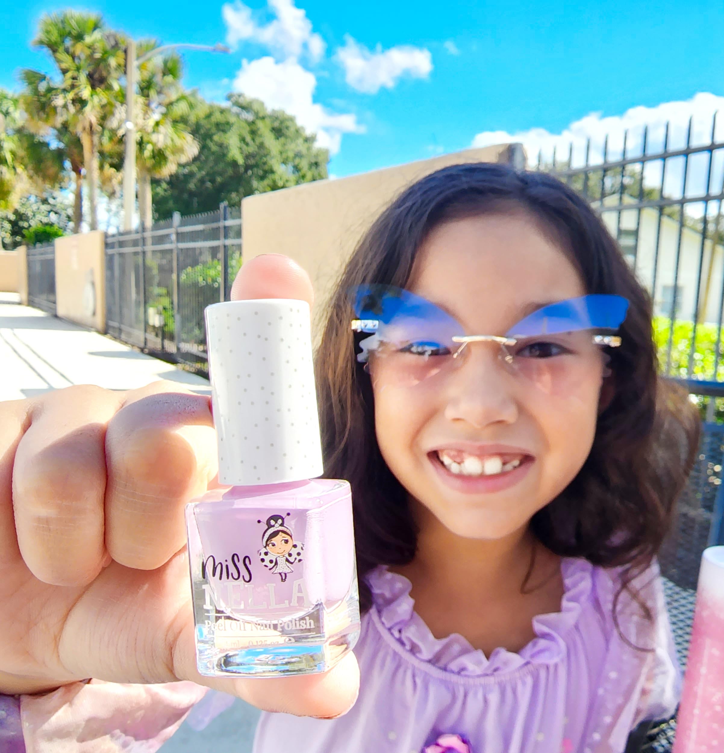 MISS NELLA Coffret sûr et coloré : cadeau idéal pour enfants.