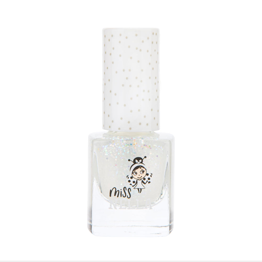 Miss Nella Confetti Clouds: aperçu d’application facile sur ongles.