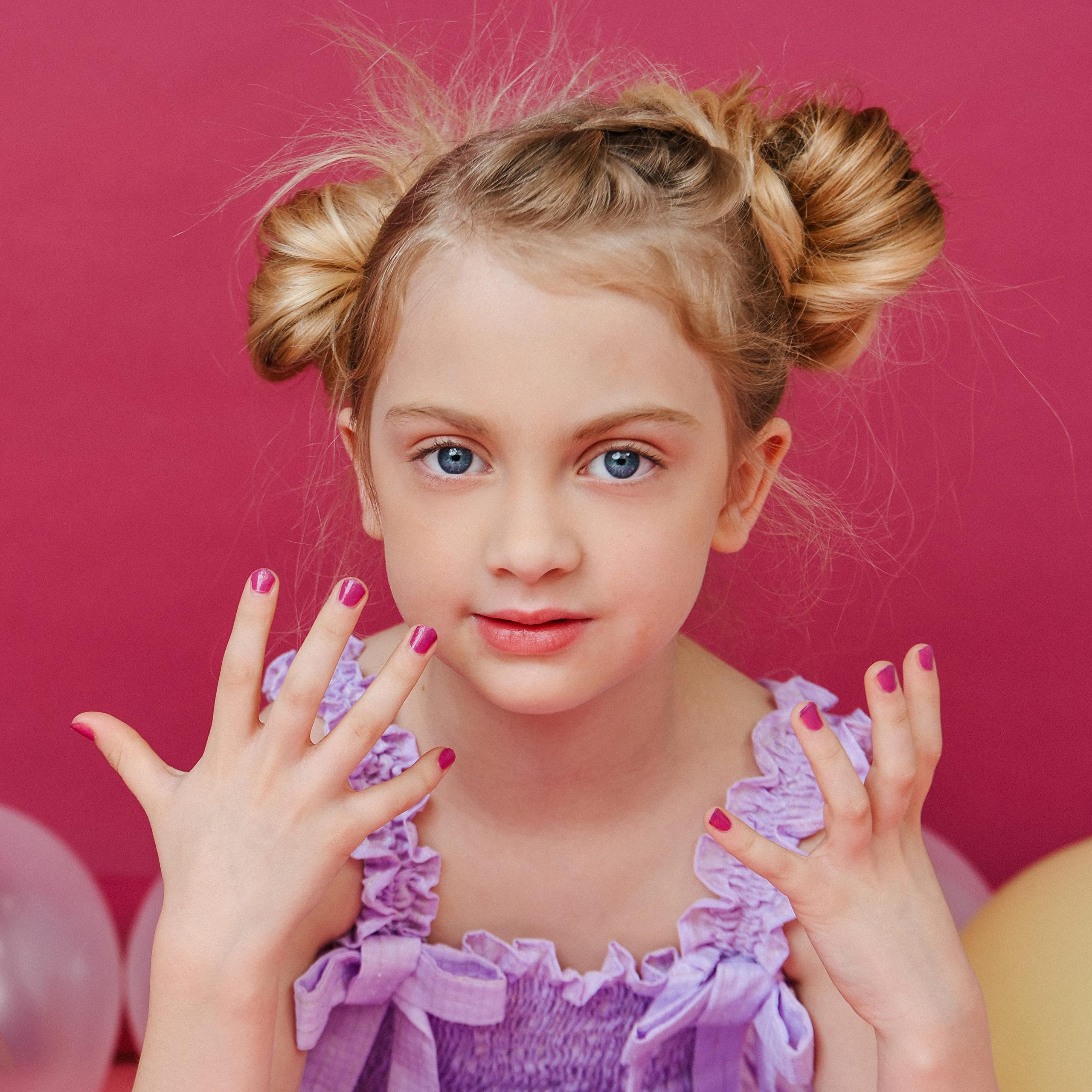 MISS NELLA Retrait Peel-off : enlève facilement le vernis sans solvants.