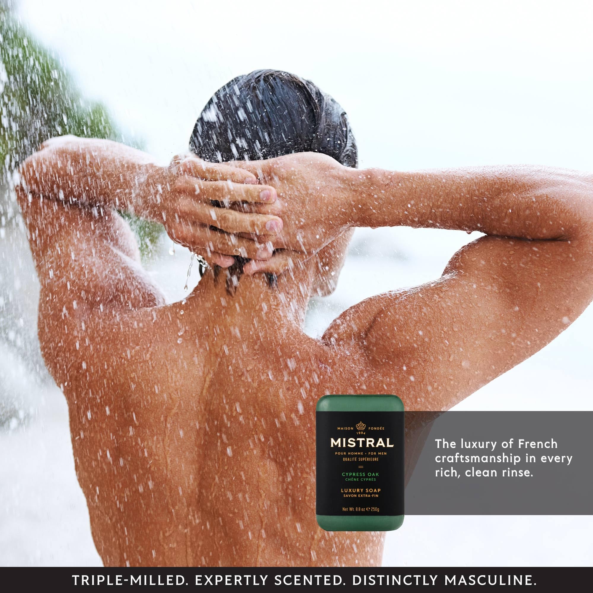 Utilisation quotidienne du savon Cypress Oak après la douche.