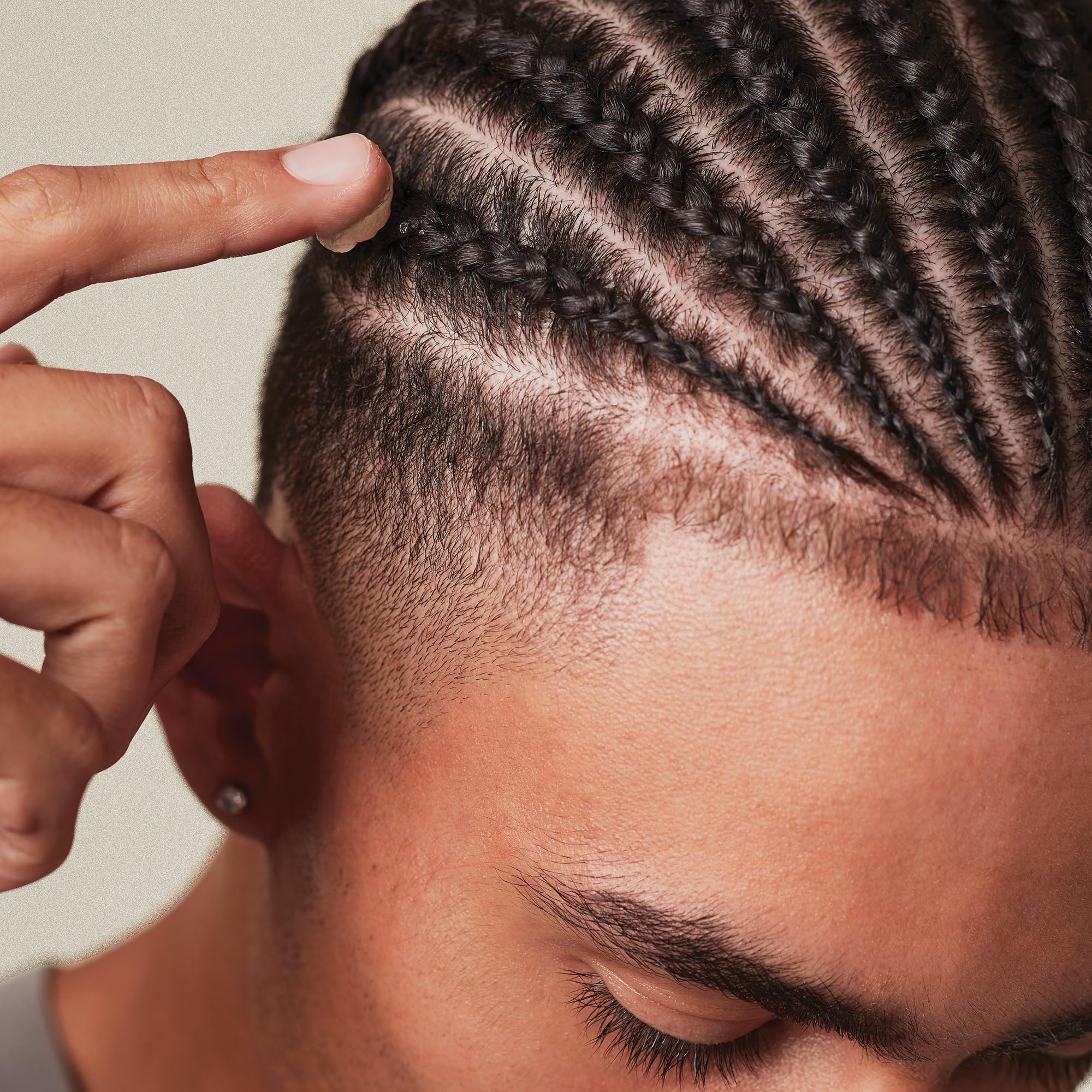 Pomade MITCH à Haute Tenue — définition riche et coiffage flexible.