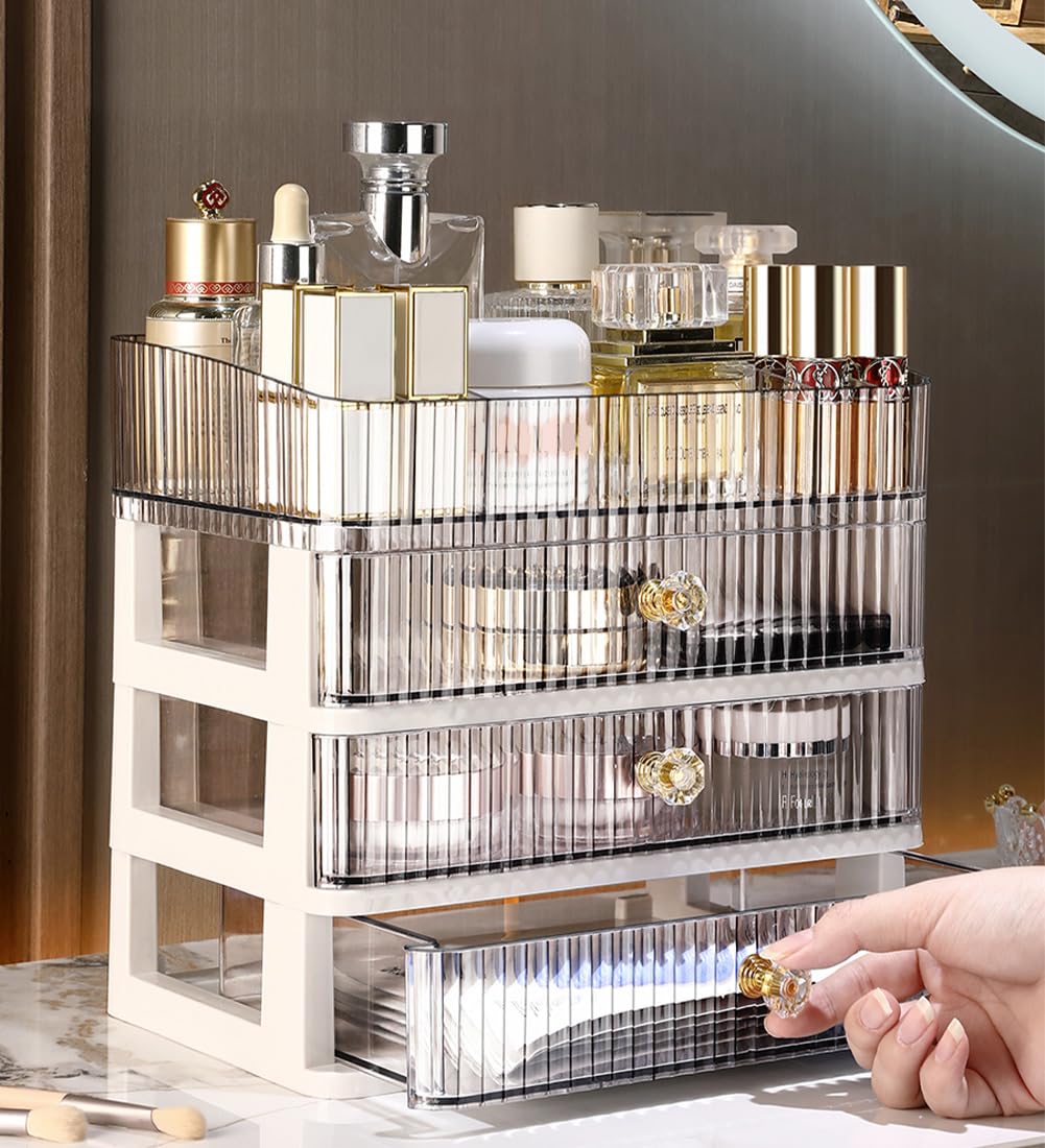 MIUOPUR tiroirs spacieux pour bouteilles et palettes compactes.