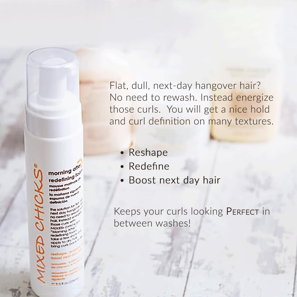 Mixed Chicks Mousse Redefinissante – application sur cheveux humides pour plus de definion.