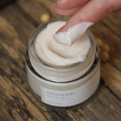 Mixsoon Bean Crème forme une barrière protectrice pour une peau équilibrée et confortable.