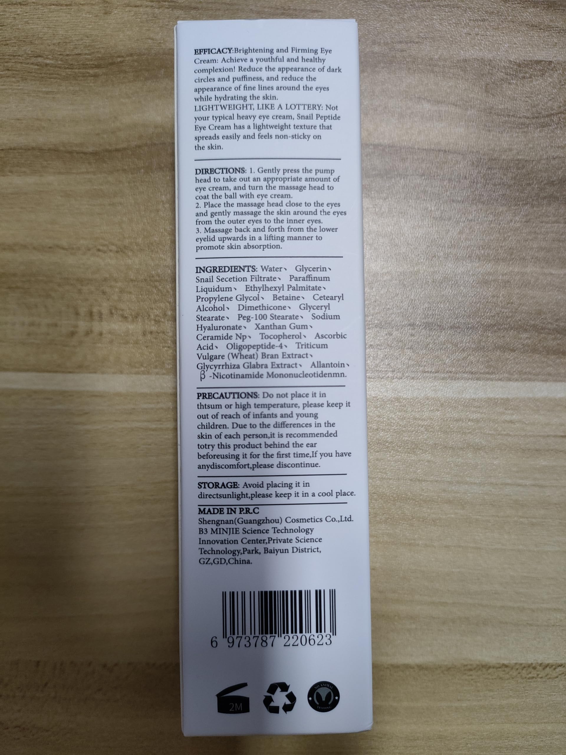 MIZEEYE emballage élégant et pratique pour une routine beauté.