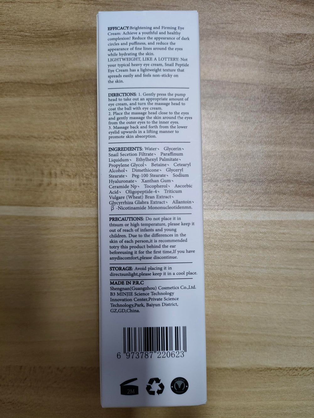 MIZEEYE emballage élégant et pratique pour une routine beauté.