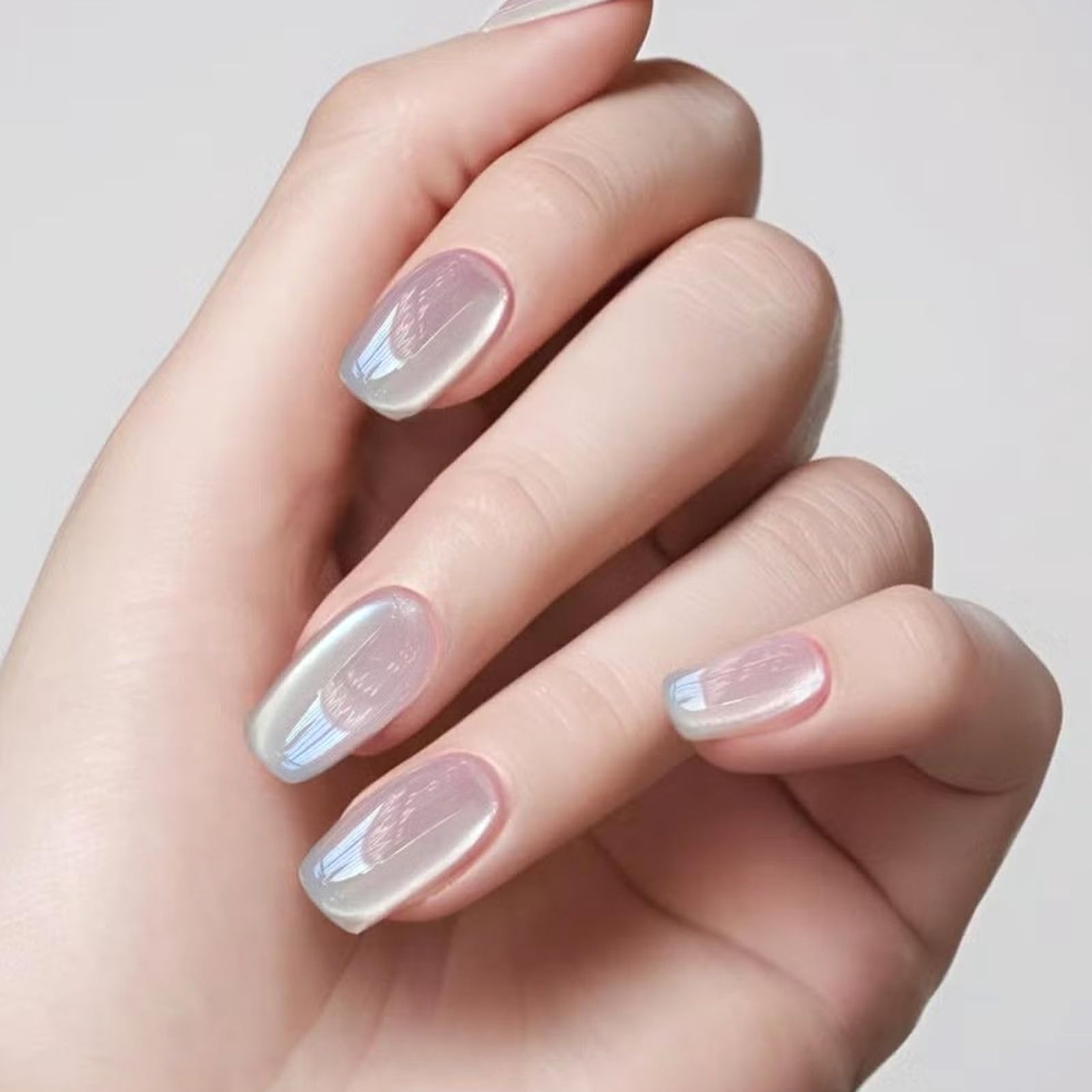 MIZHSE vernis gel avec base et couche de finition assure un fini brillant et durable.