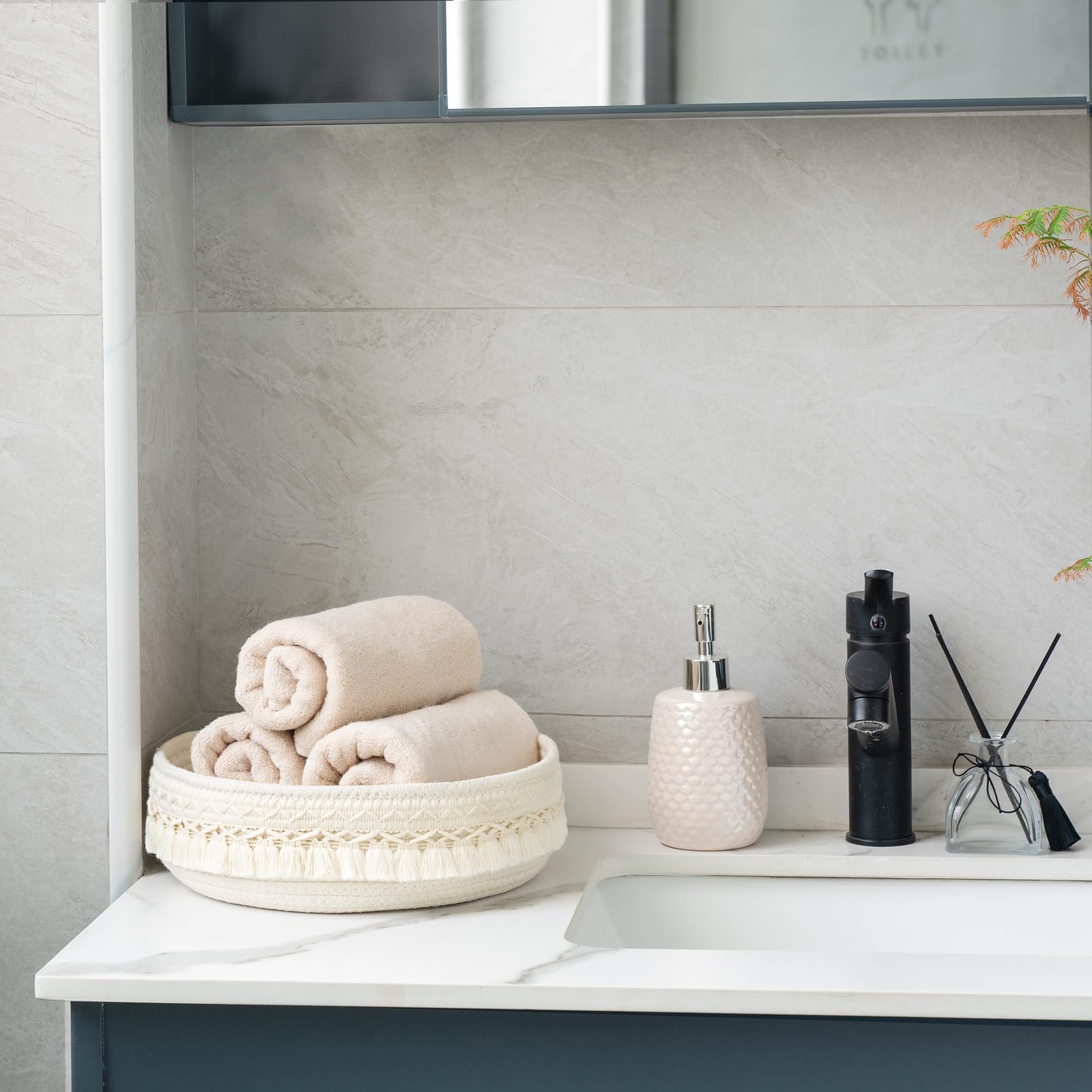 Rangement compact pour bureau ou chambre, Mkono simple à intégrer