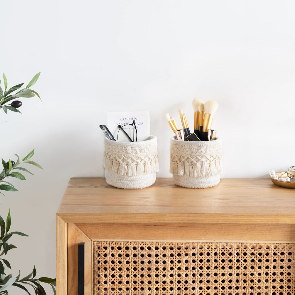 Mkono rangement pinceaux macramé mini ivory, solution compacte pour coiffeuse et bureau.
