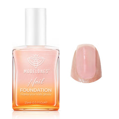 Le fond-ongles transparent irisé par Modelones offre brillance et uniformité.