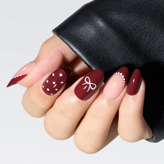 Ongles Modelones autocollants rouges amande à pois, design éclatant pour une manucure audacieuse