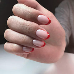 Ongles ovales Saint-Valentin Modelones pour un look romantique