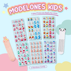 Modelones ongles pour enfants, motifs colorés et styles variés pour chaque tenue.