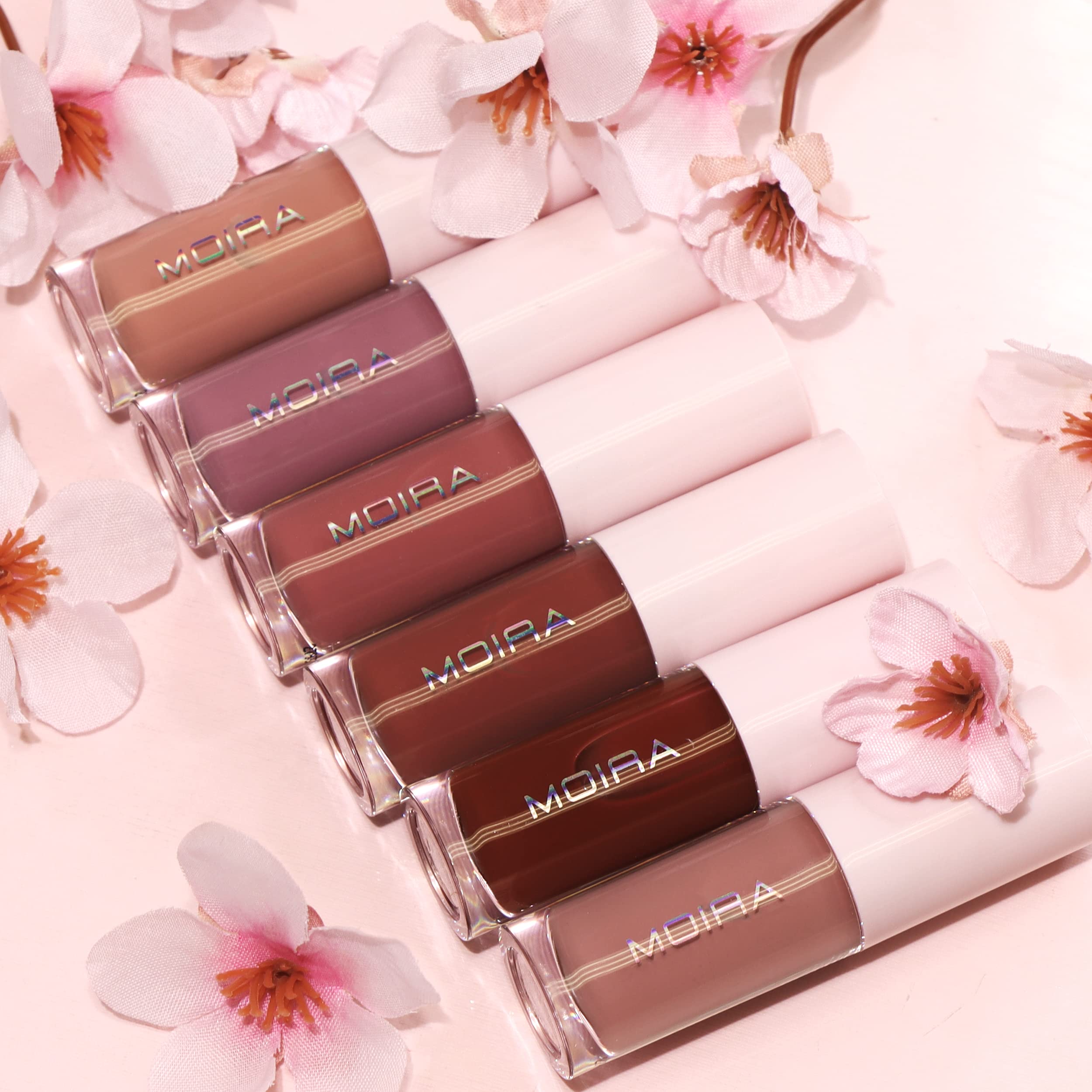 Moira Glow Getter huile-levres-fini-brillant-quotidien: sensation confortable et couleur légère pour lèvres nourries.