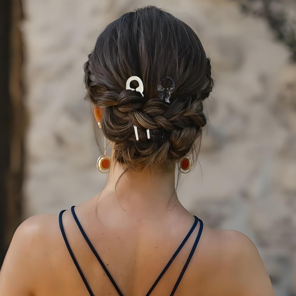 Épingle Mokesova dorée en forme de U, accessoire luxueux pour coiffures.