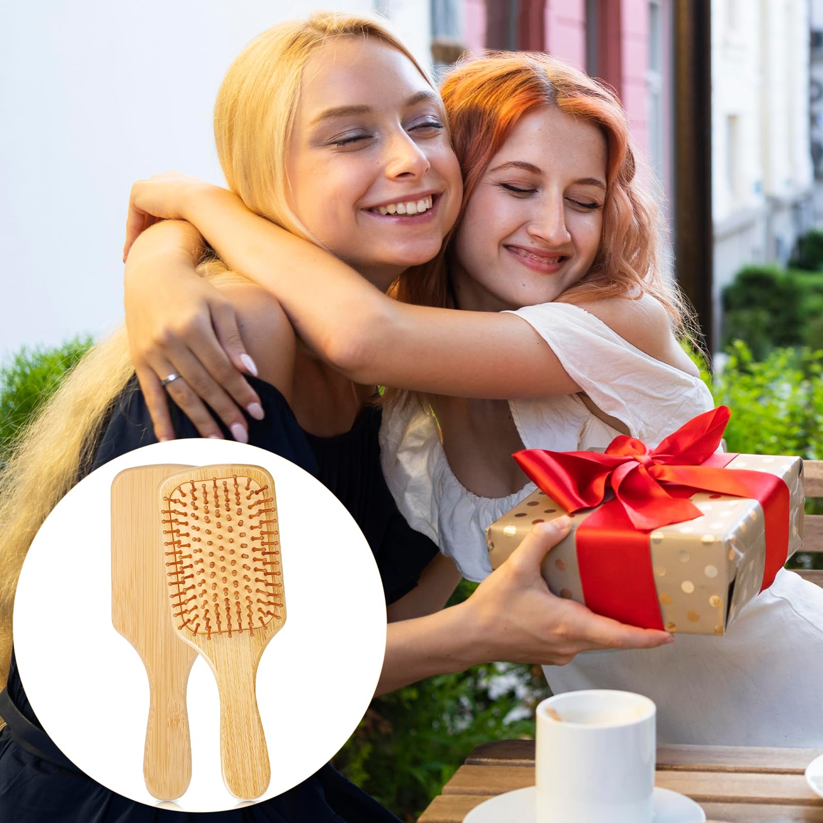 Molain cadeau pratique: brosse en bambou pour cheveux de toute la famille