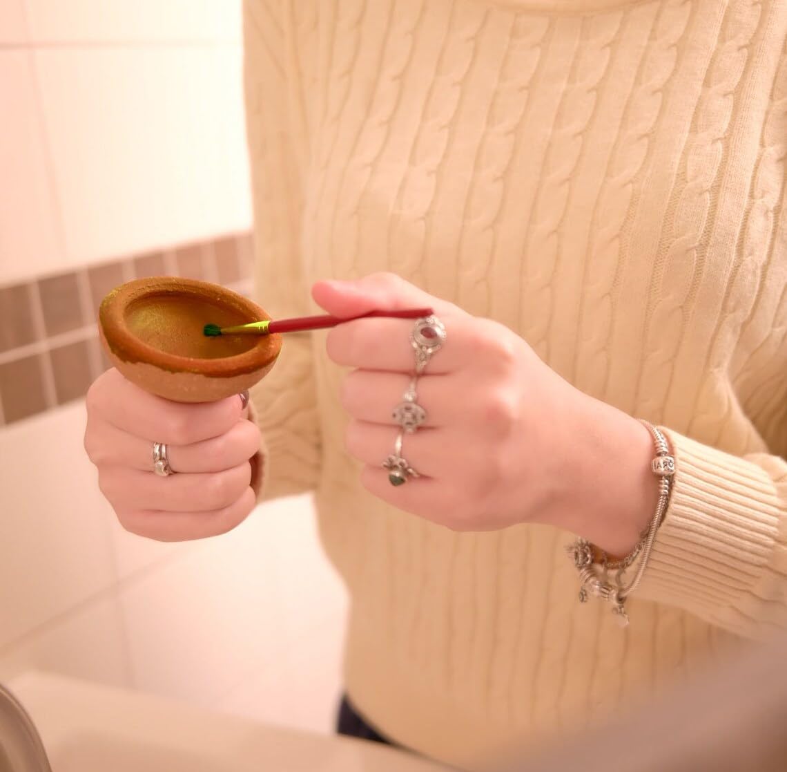 Aker Fassi teinte lèvres, application facile pour un look naturel.