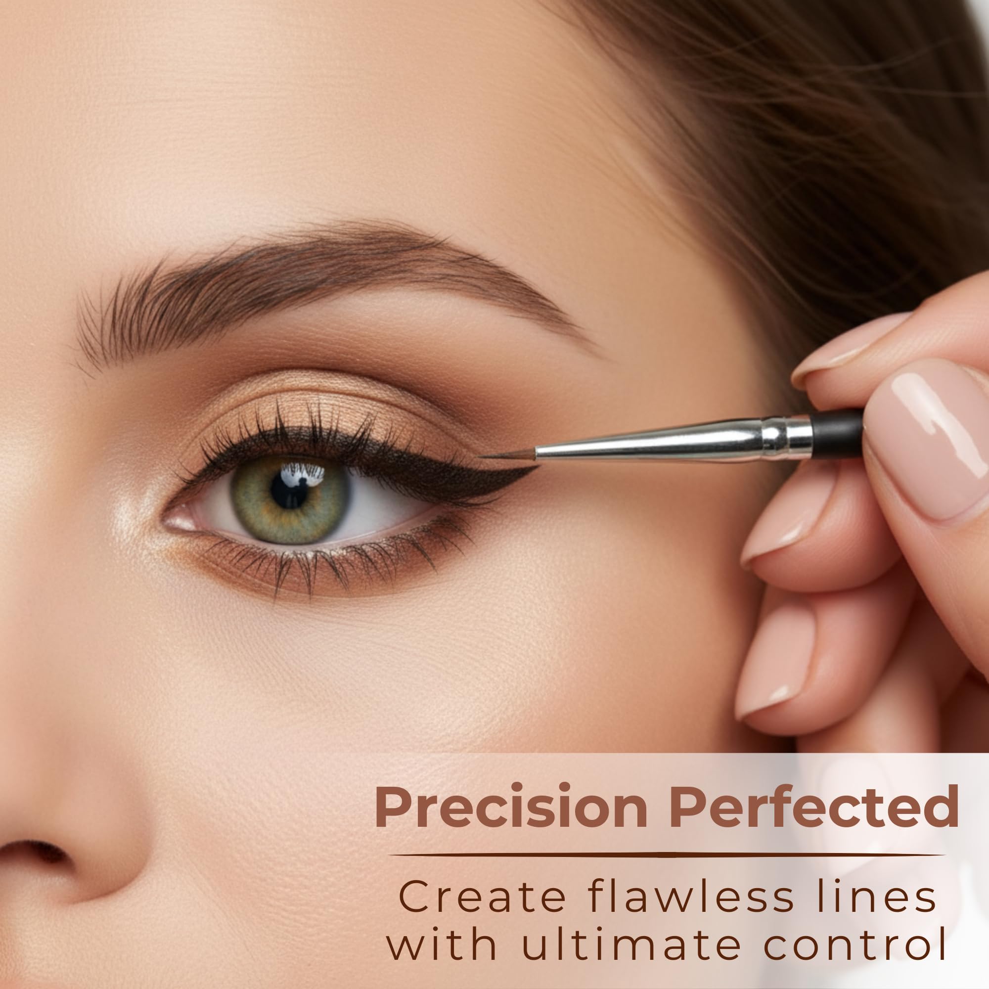 Brosse précision yeux Mommy Makeup adaptée au gel, liquide ou crème.