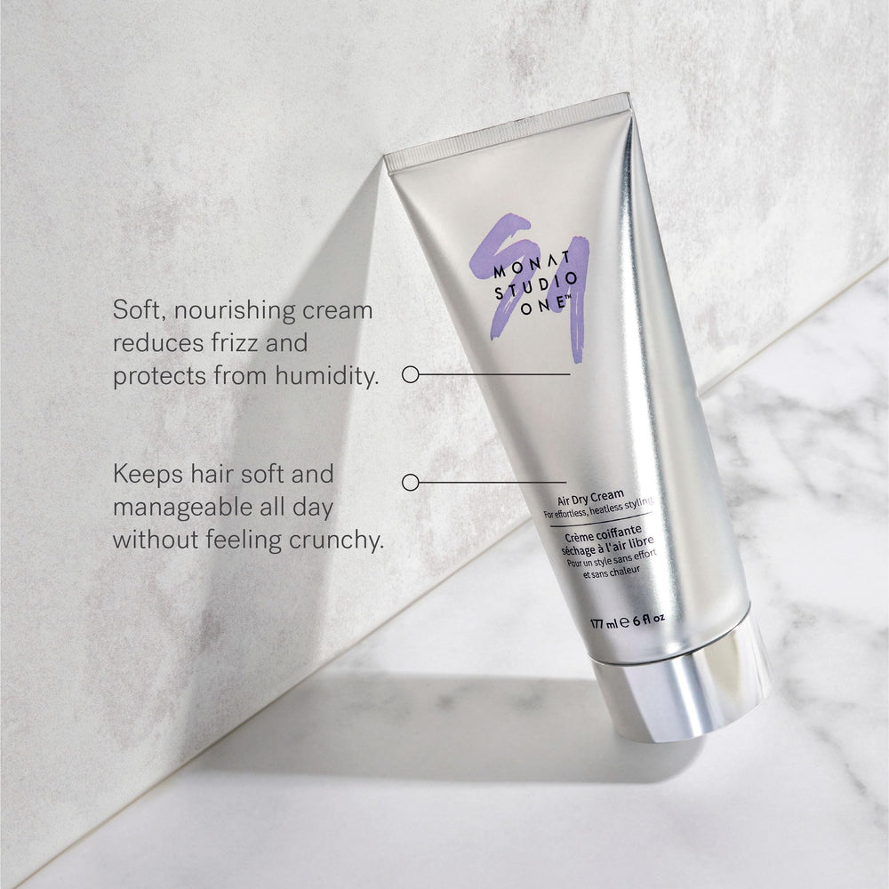 MONAT Studio One Air Dry Cream – ingrédients lin et chia visibles, apportant brillance naturelle.