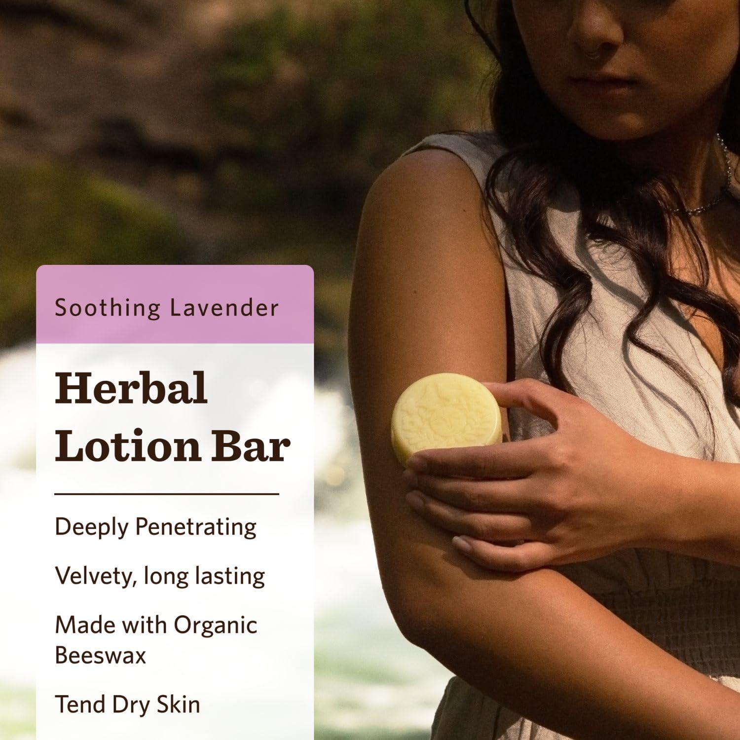 Moon Valley Organics Moon Melt Bar lavande — texture fondante qui hydrate les zones sèches.
