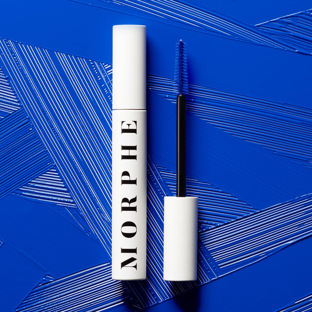 Application avant mascara avec Morphe Big Prime pour une définition accrue.