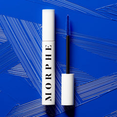 Application avant mascara avec Morphe Big Prime pour une définition accrue.