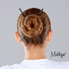 Motique Accessories batons-cheveux noirs, trois diamants en bout, parfaits pour un chignon élégant.