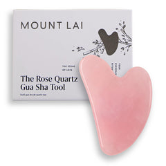 Mount Lai Gua Sha en quartz rose pour drainage lymphatique et éclat naturel.