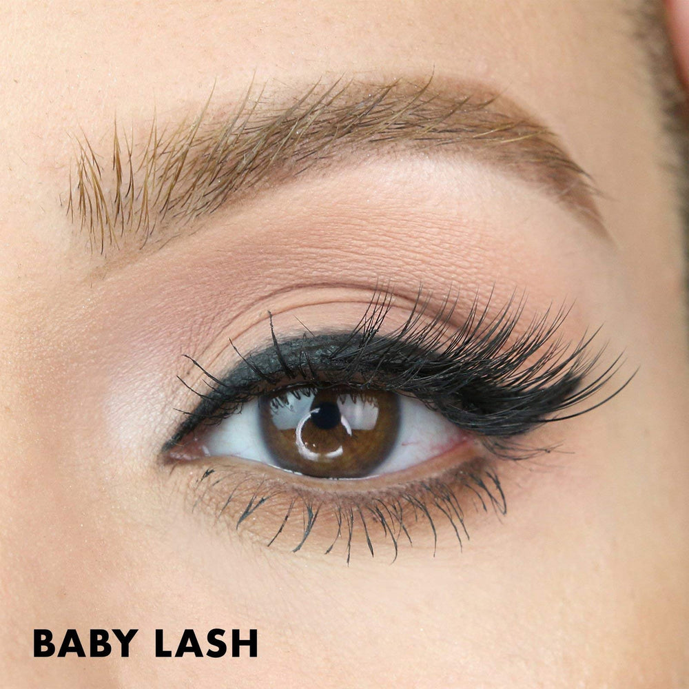 Eyeliner magnétique liquide MoxieLash, petit flacon pratique à emporter.