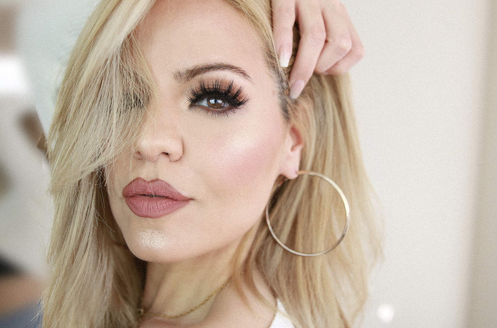 Fixation fiable via cinq aimants pour Money Lash et eyeliner magnétique.