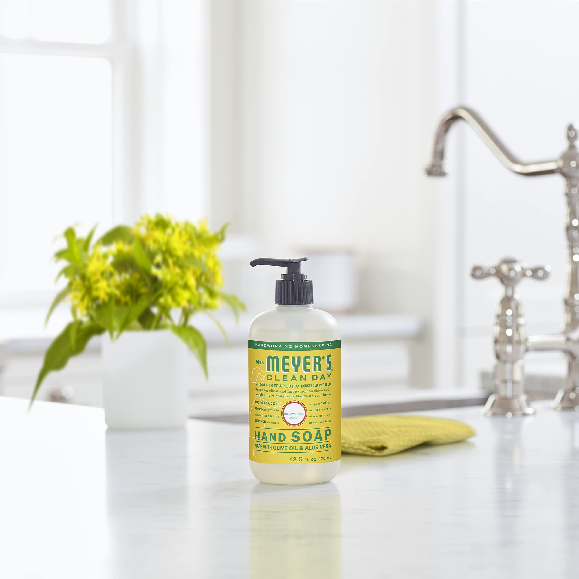 Usage quotidien: savon parfumé Chevrefeuille pour mains propres et fraîches.