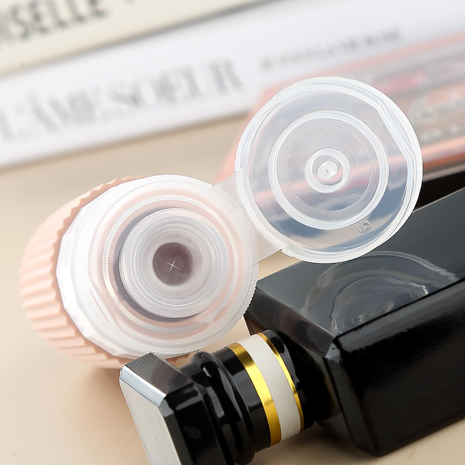 Bouteilles en silicone 2oz Mrsdry conformes TSA facilitant le transport des liquides.