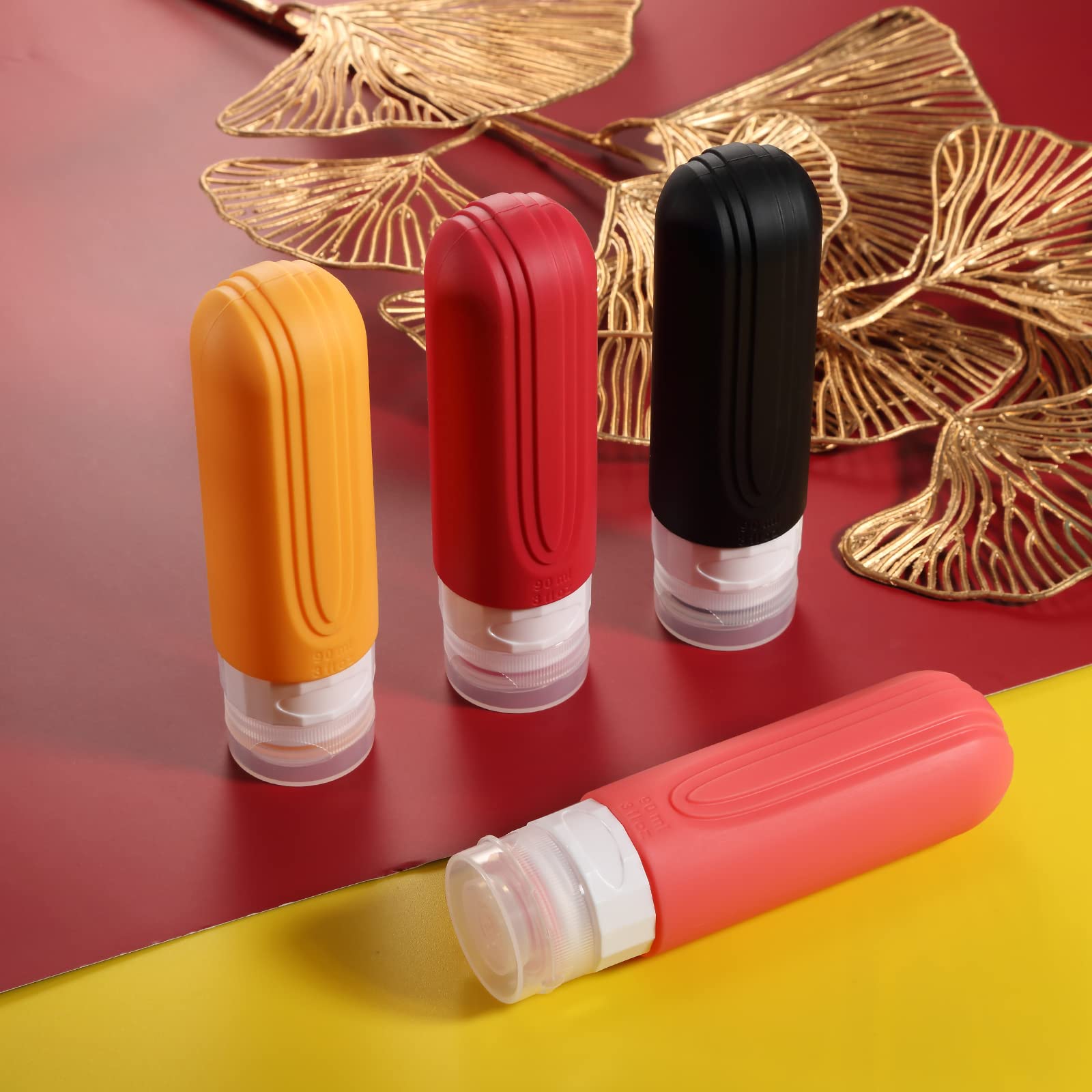 Pack de 4 bouteilles compactes pour shampoing, après-shampoing et lotion.