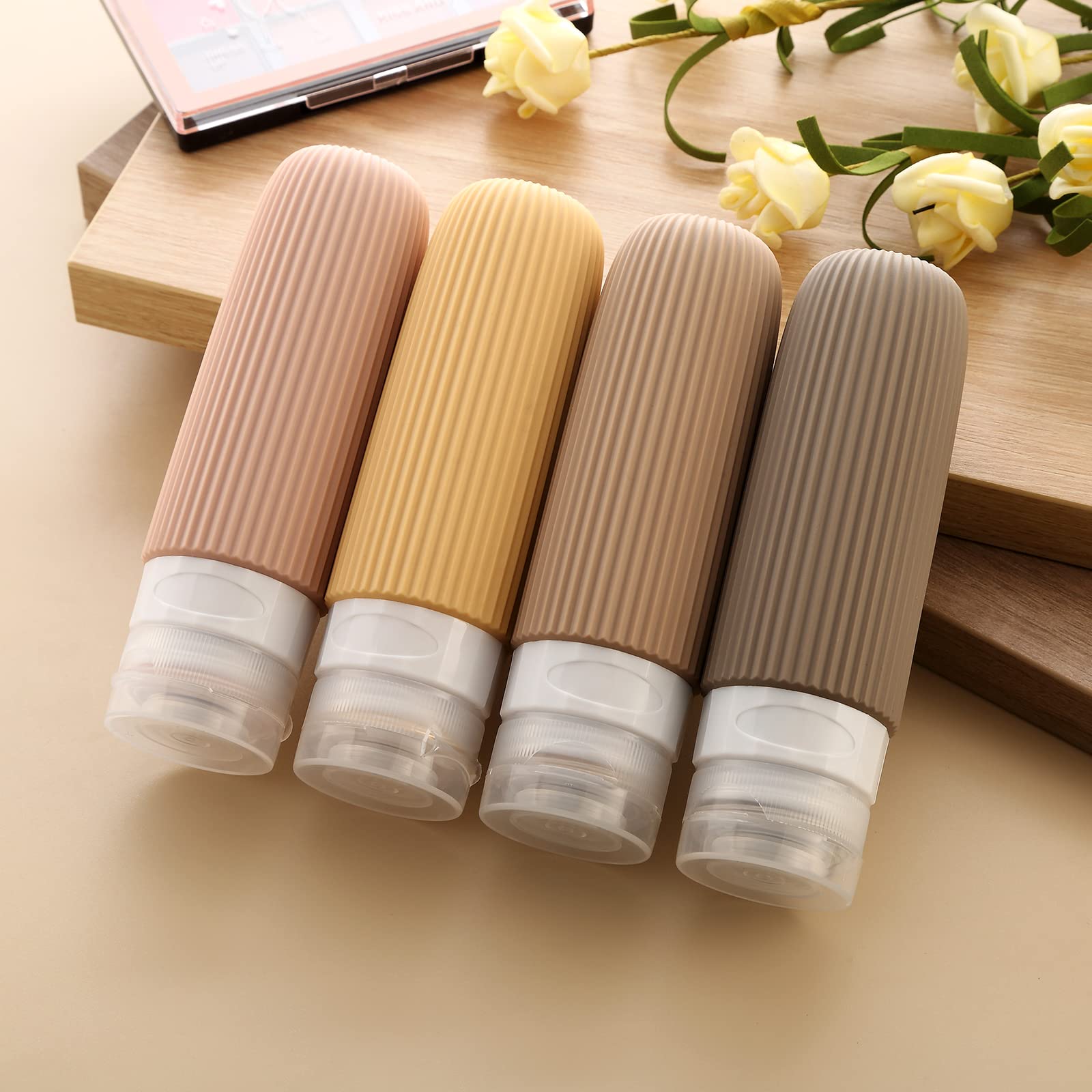 Etui transparent zippé inclus pour ranger les bouteilles.