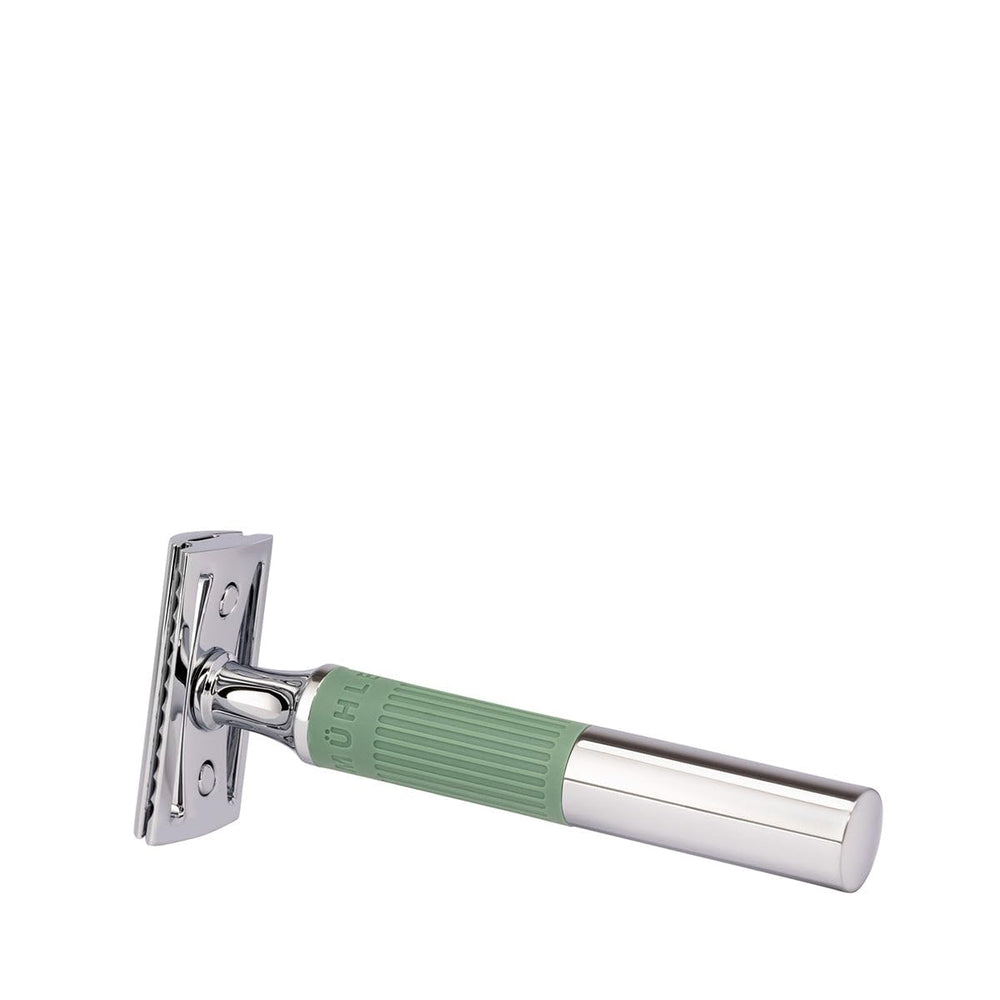 Élégant rasoir MÜHLE NEO, design contemporain accentué par l’anneau silicone vert sauge.