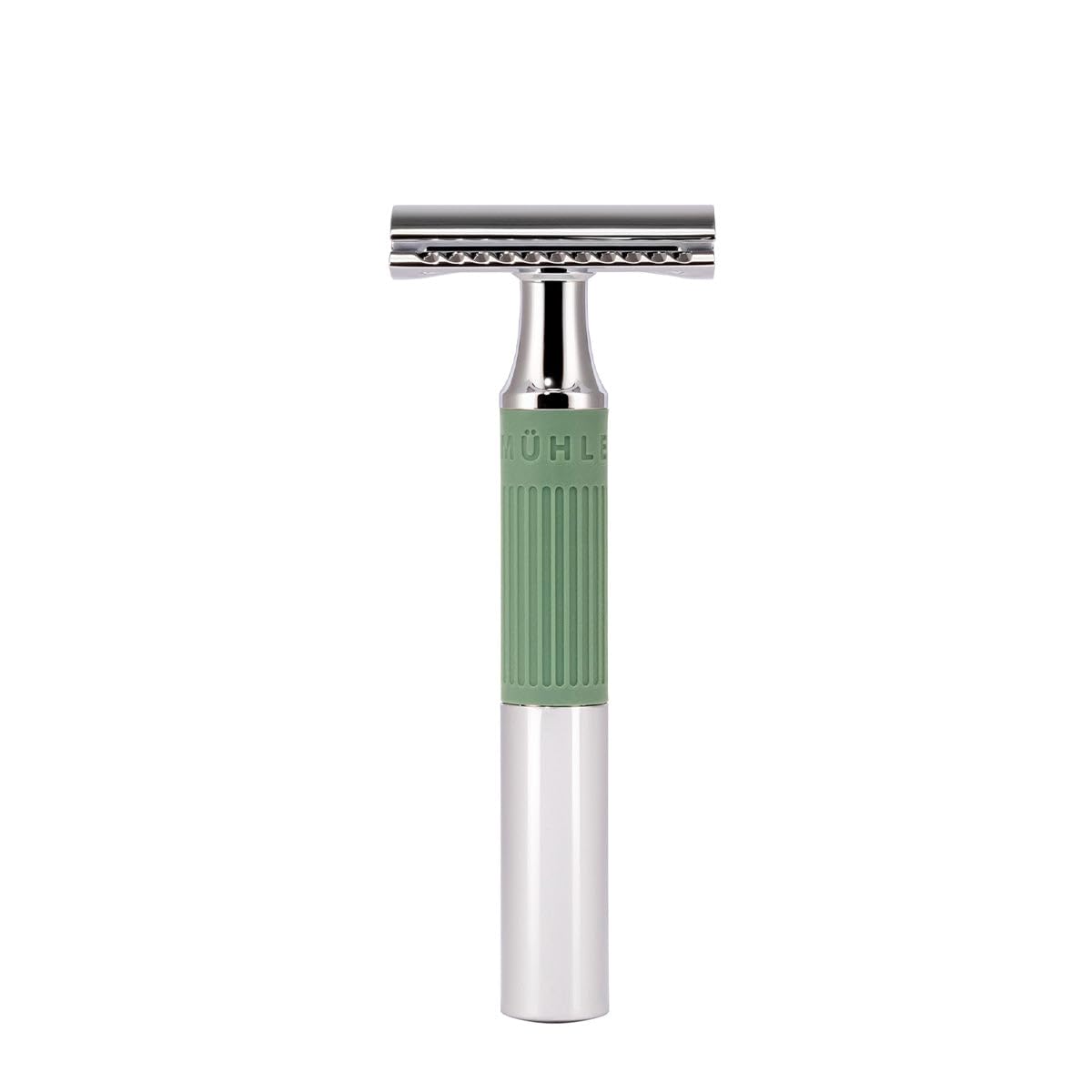 Rasoir MÜHLE NEO en chrome avec poignée silicone vert sauge, prise en main sûre.