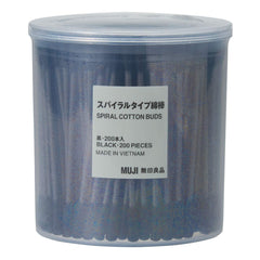 Muji coton-tiges noir à pointe spiralée pour nettoyage précis.