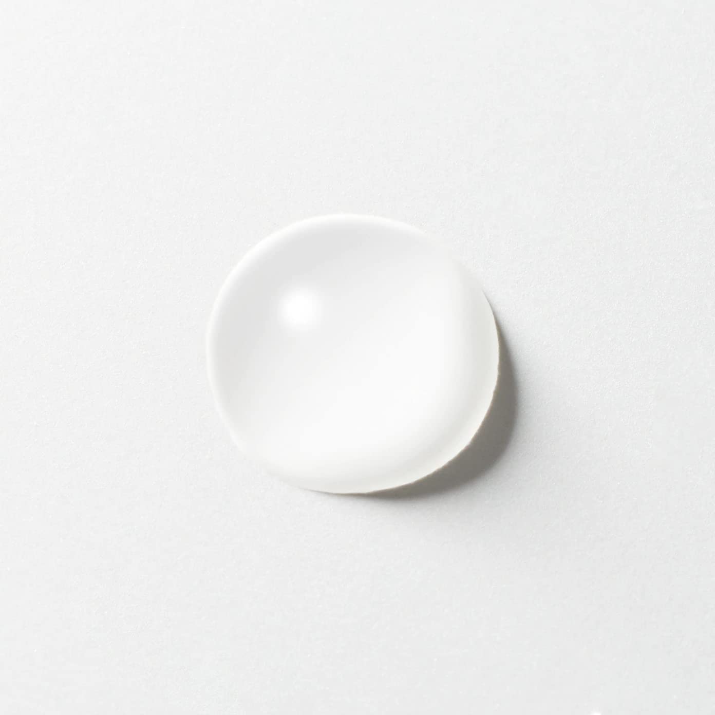 Muji huile démaquillante texture légère facilitant le nettoyage quotidien.