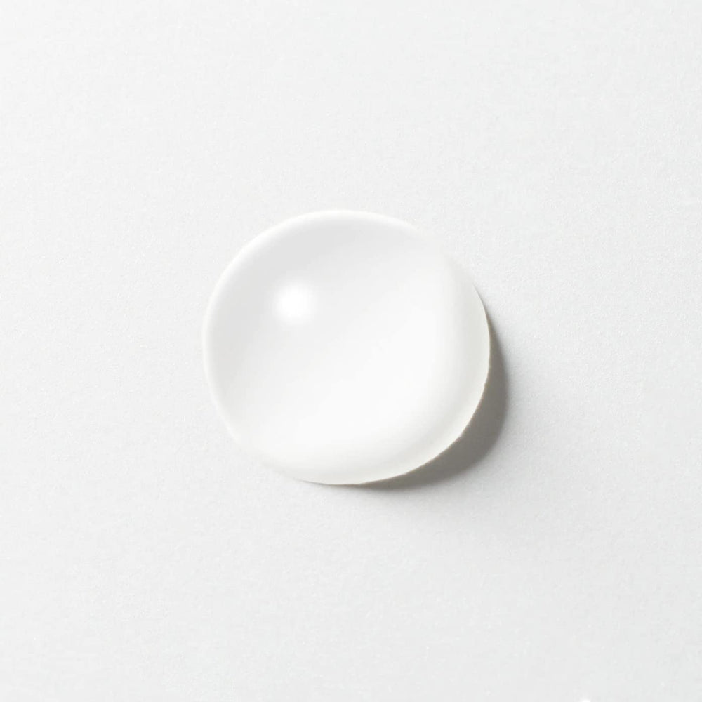 Muji huile démaquillante texture légère facilitant le nettoyage quotidien.