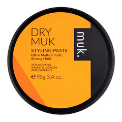 Pâte coiffante MUK, finition mate et tenue forte pour un style durable.