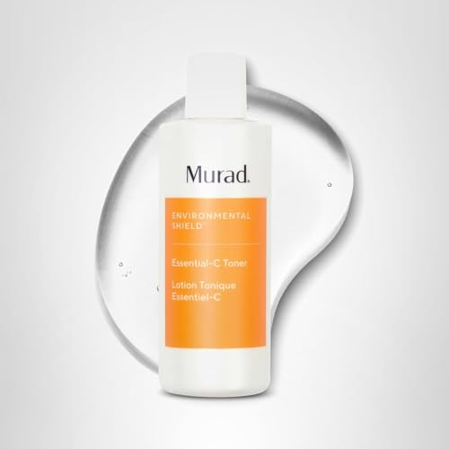 Murad Essential-C Toner lumière naturelle prêt à l'emploi sur plan de travail.