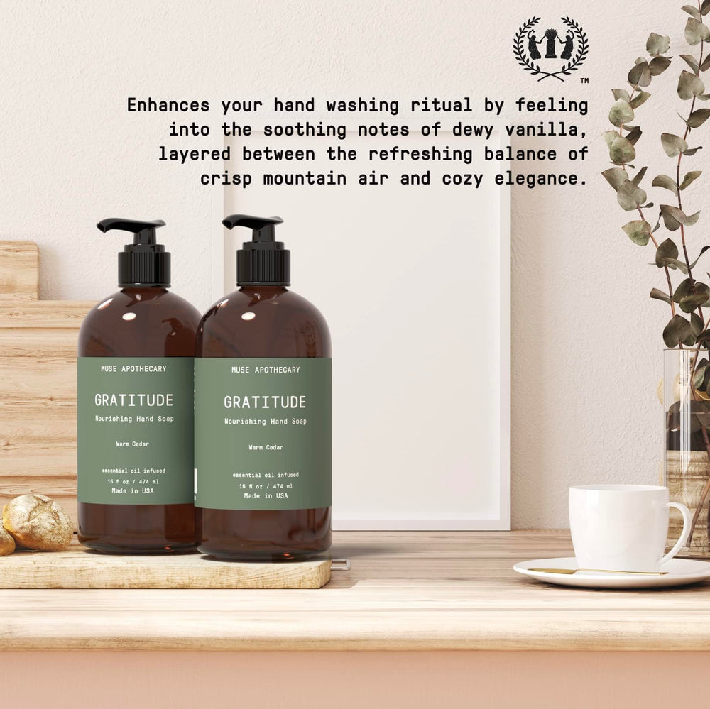 Muse Apothecary note boisée de cèdre chaud sur le savon des mains