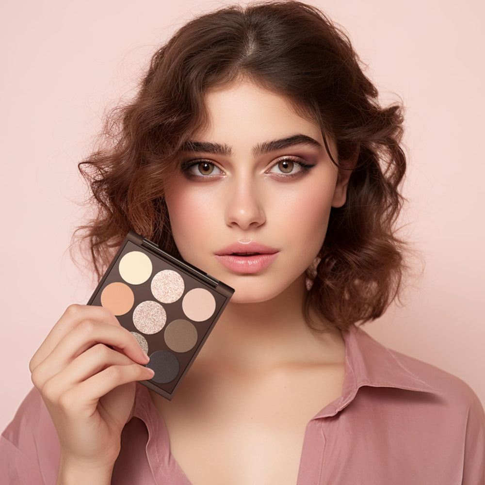 Palette pour yeux avec miroir facilitant l’application et les retouches