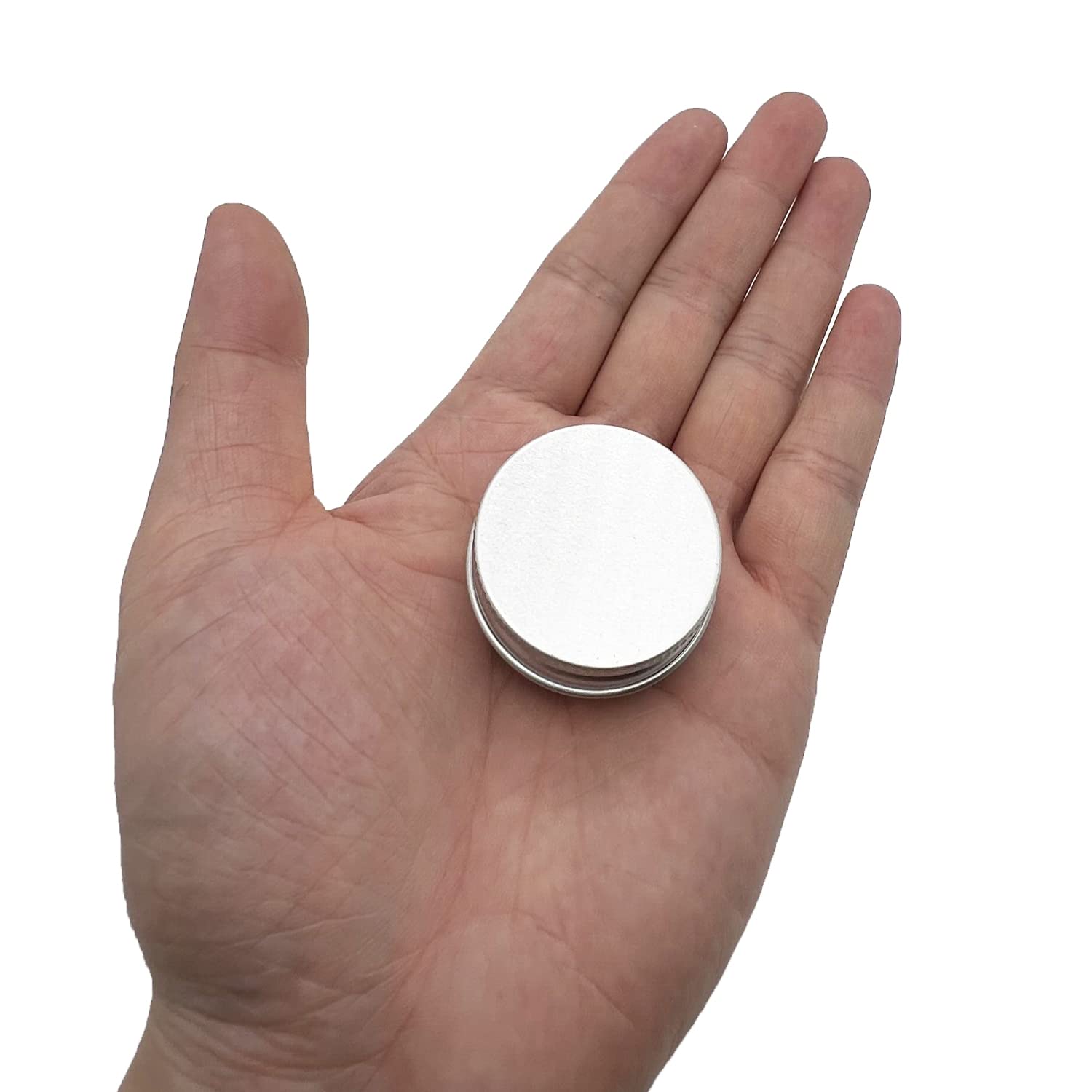 Dimensions : diamètre 1,54 pouce et hauteur 0,7 pouce, compact